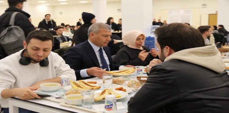 Anadolu Üniversitesi’nden öğrencilere iftar ikramı