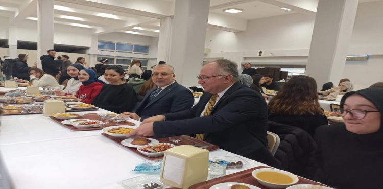 Bakan Işıkhan üniversite öğrencileriyle iftar yaptı?v=1