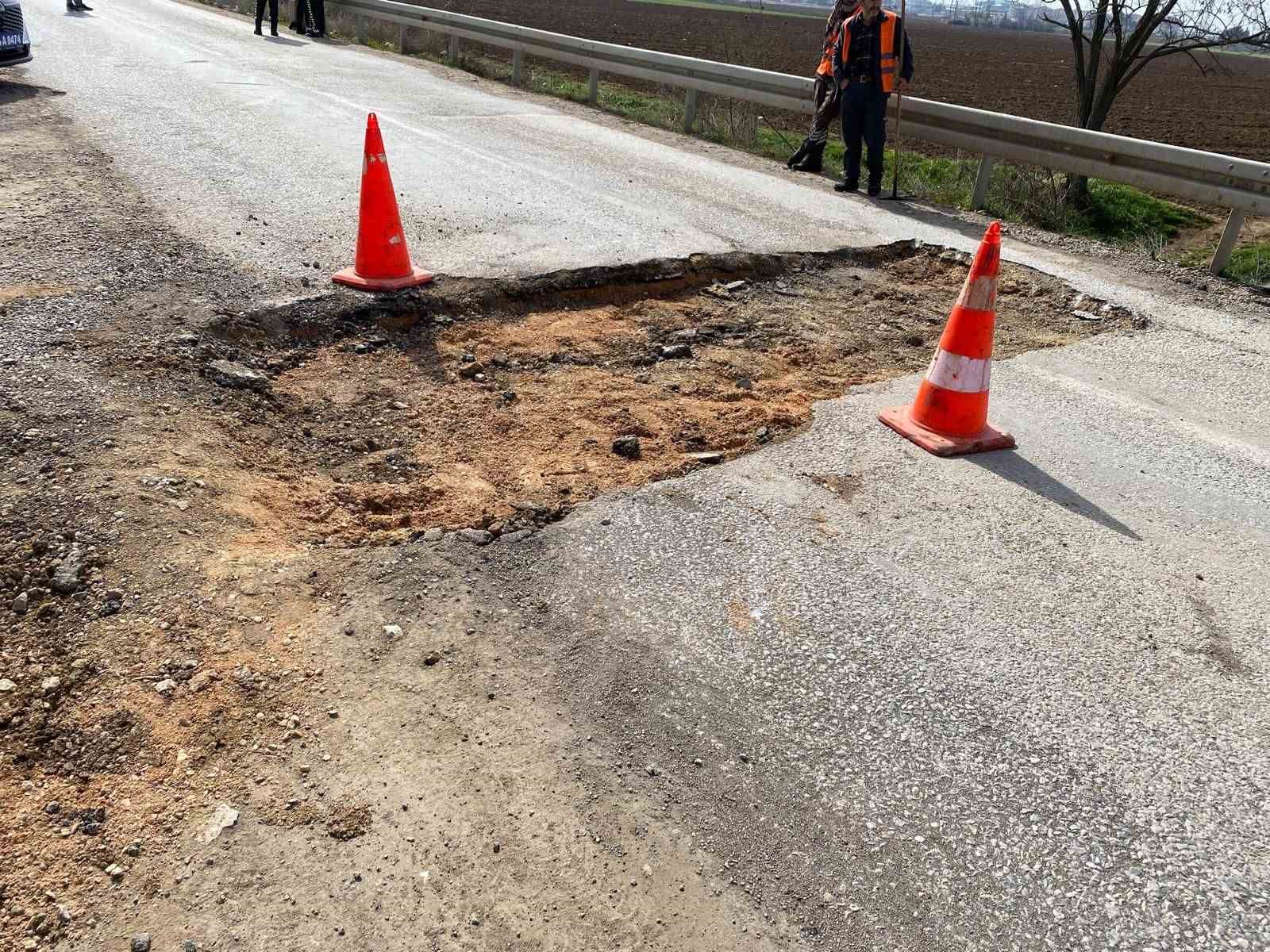 Polis ile ehliyetsiz gencin kovalamacası kamerada...
?v=1