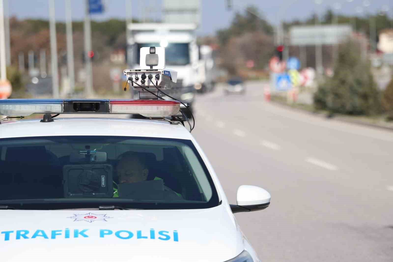 Çanakkale’de hız ihlali, yapay zeka destekli radar cihazıyla tespit ediliyor
?v=1