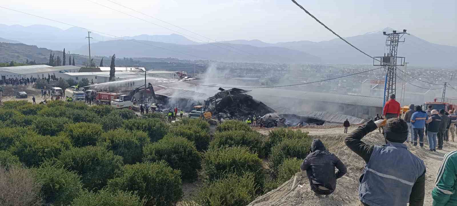 Konteyner işçi yatakhanesi alevlere teslim oldu
?v=1