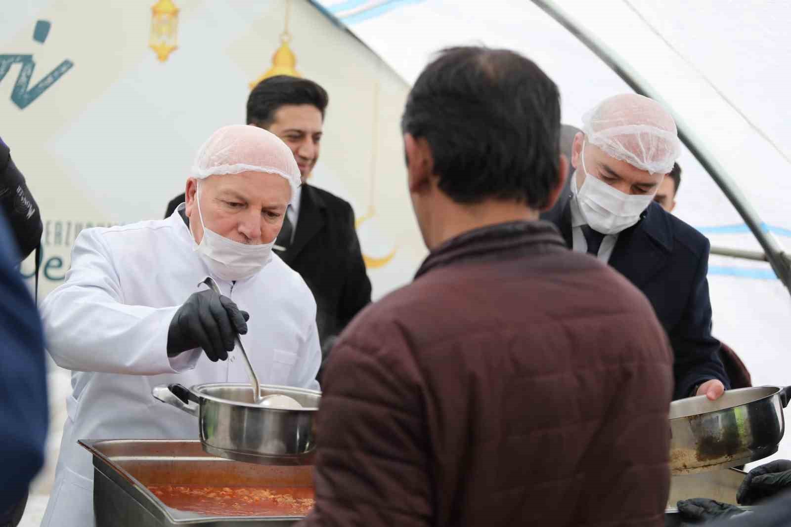 Büyükşehir’den 5 bin aileye Ramazan desteği
?v=1