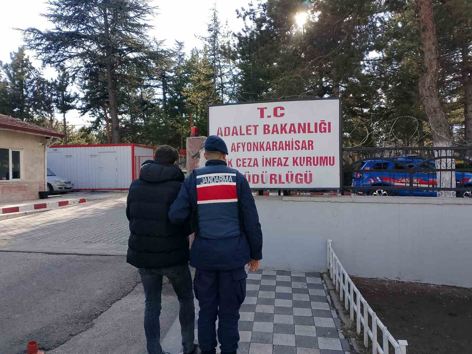 Afyonkarahisar’da aranan şahıs yakalandı
?v=1