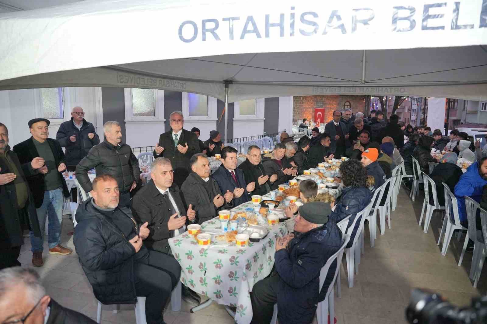 Başkan Kaya, iftarda Erdoğdu mahallesi sakinleriyle buluştu
