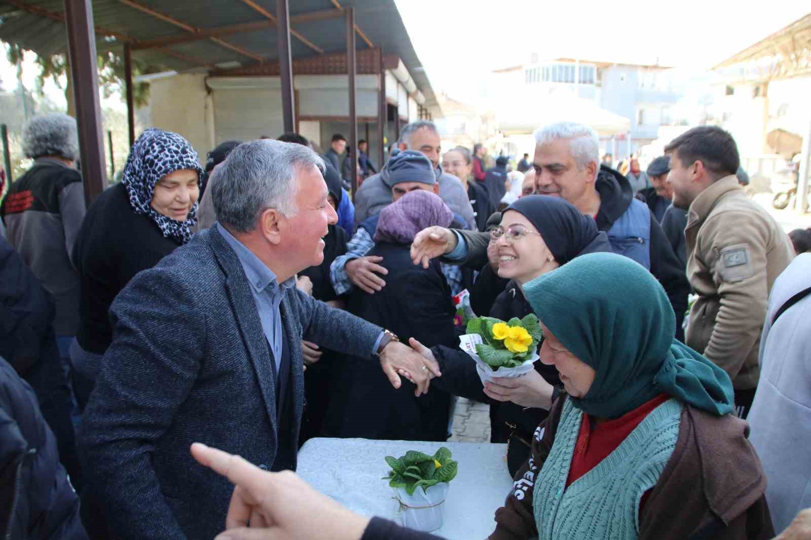 Başkan Kepenek Honazlı kadınlara çiçek takdim etti
?v=1