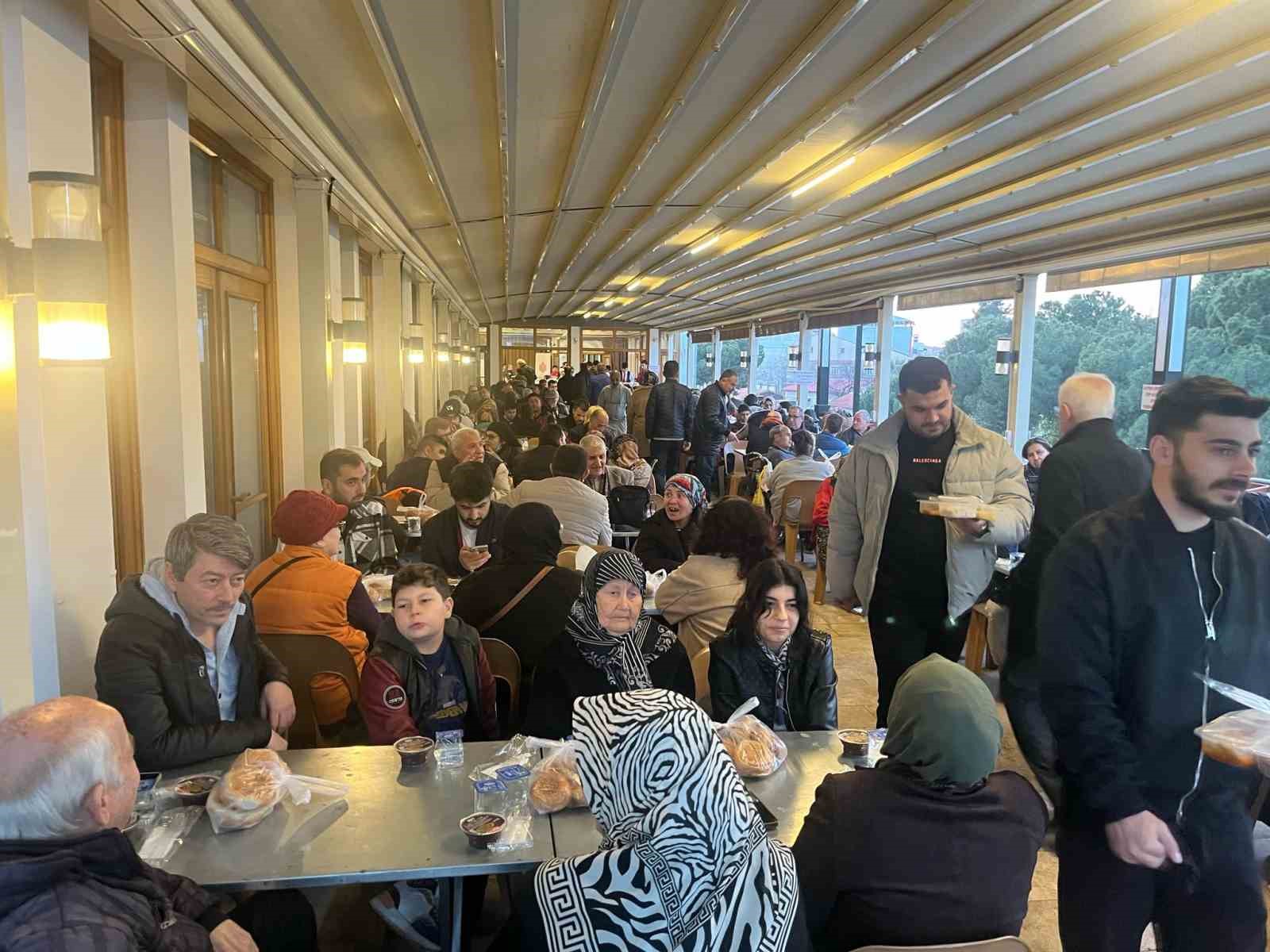 Aydın Vakıflar Bölge Müdürlüğü her gün 3 bin 800 kişiye iftar veriyor
