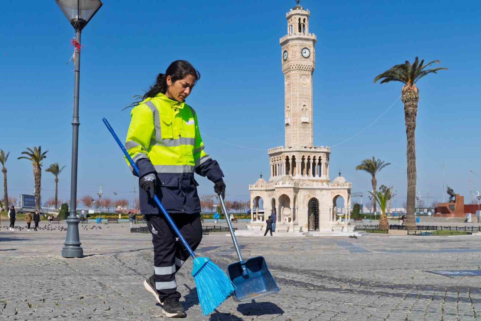 İzmir’de kadın emeği kenti güzelleştiriyor
?v=1