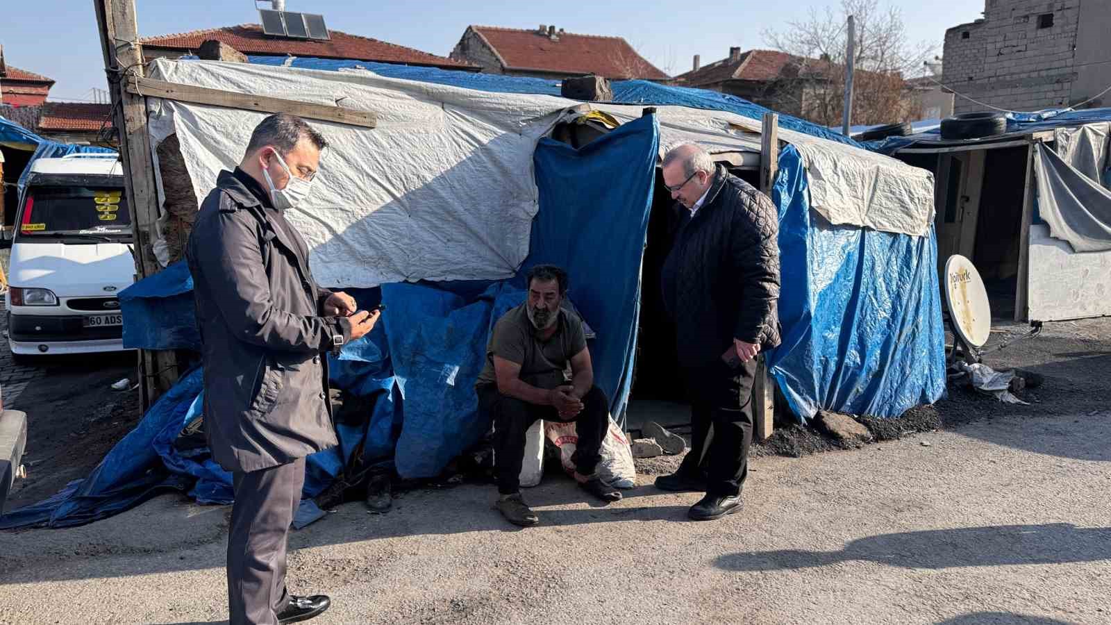 Başkan Büyükkılıç, barakada yaşayan Dudu teyze ve oğluna sahip çıktı
?v=1