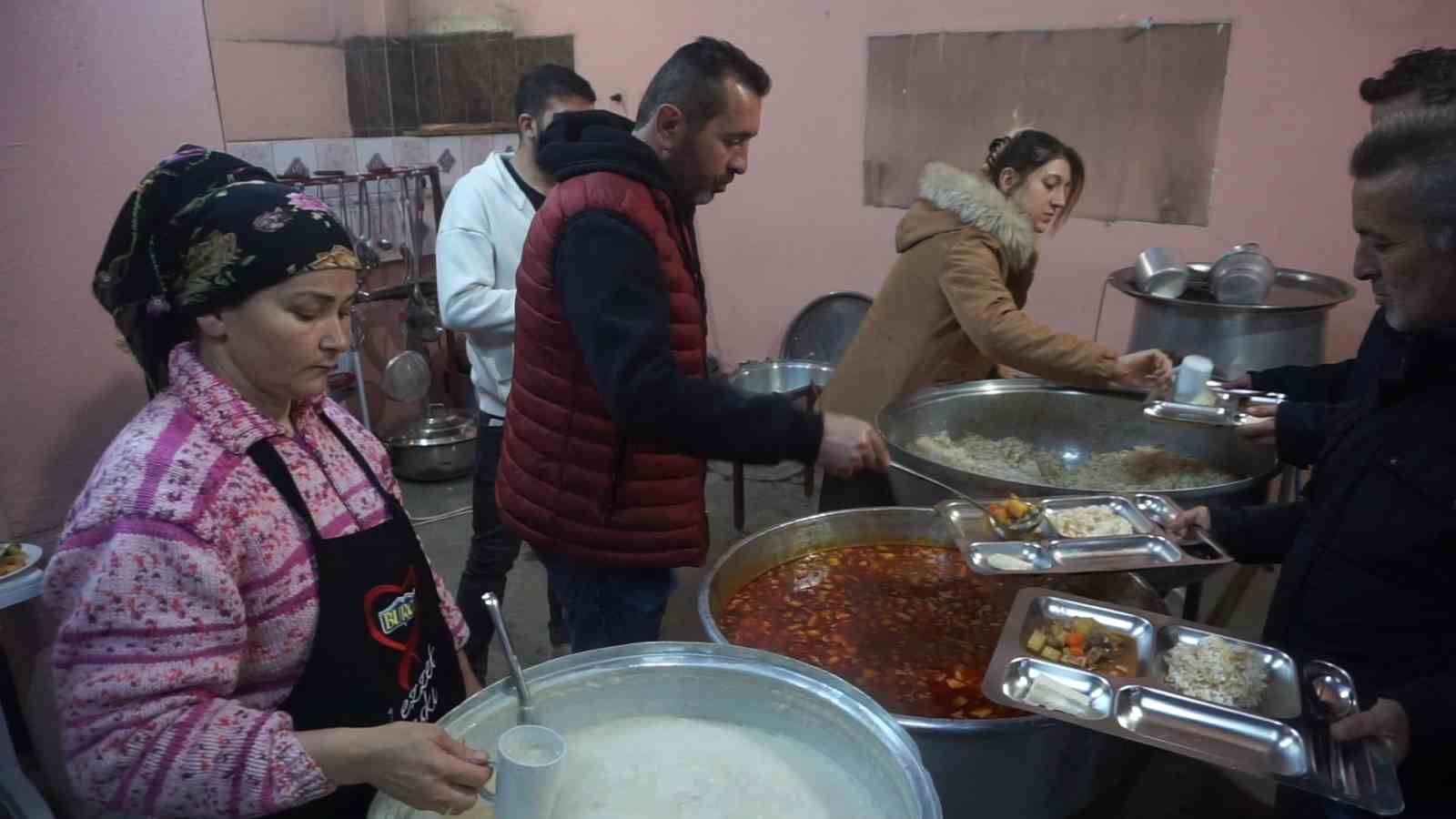 Burdur’da köylüler imece usulü iftar yapıyor
?v=1