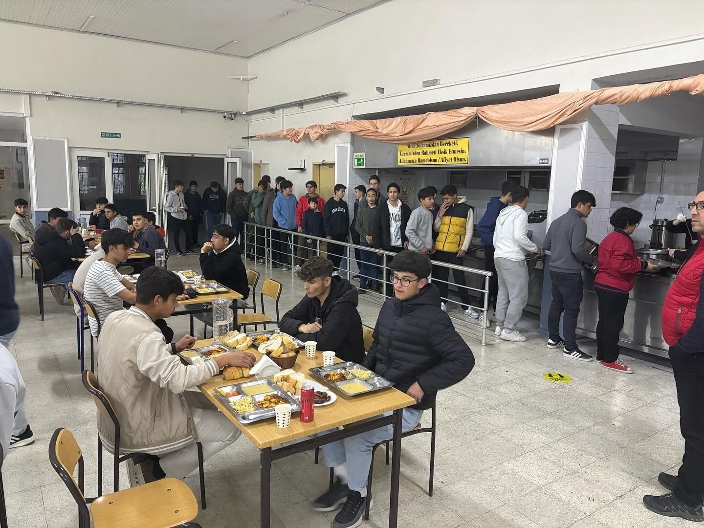 Kaymakam Ertaş, lisede iftar programına katıldı
?v=1