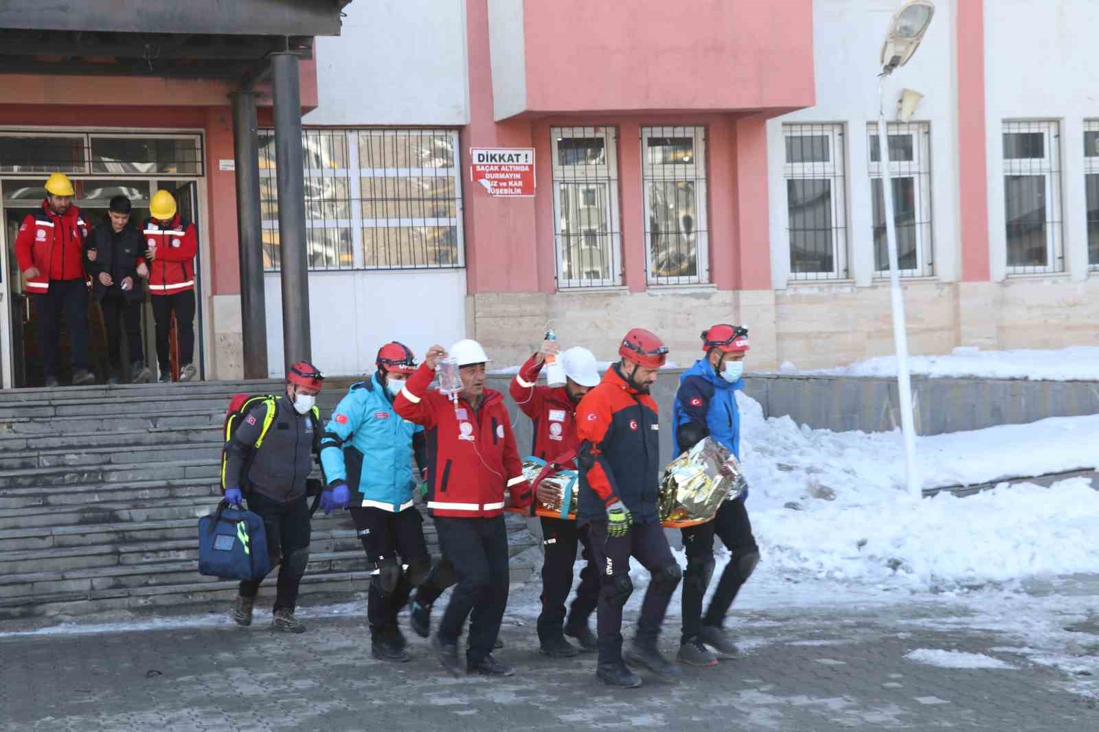 Hakkâri’deki tatbikat gerçeğini aratmadı
?v=1