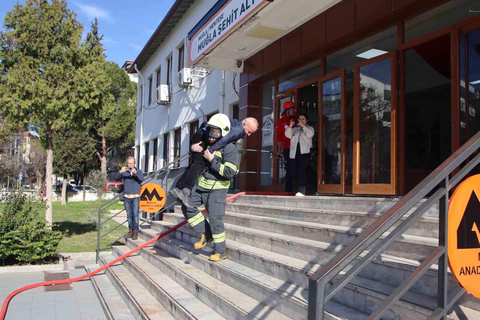 Muğla’da Deprem ve Yangın tahliye tatbikatı gerçekleştirildi
?v=1