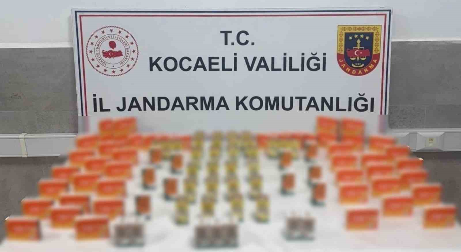 Sahte taraftar formaları ve tıbbi ilaçlar ele geçirildi
?v=1