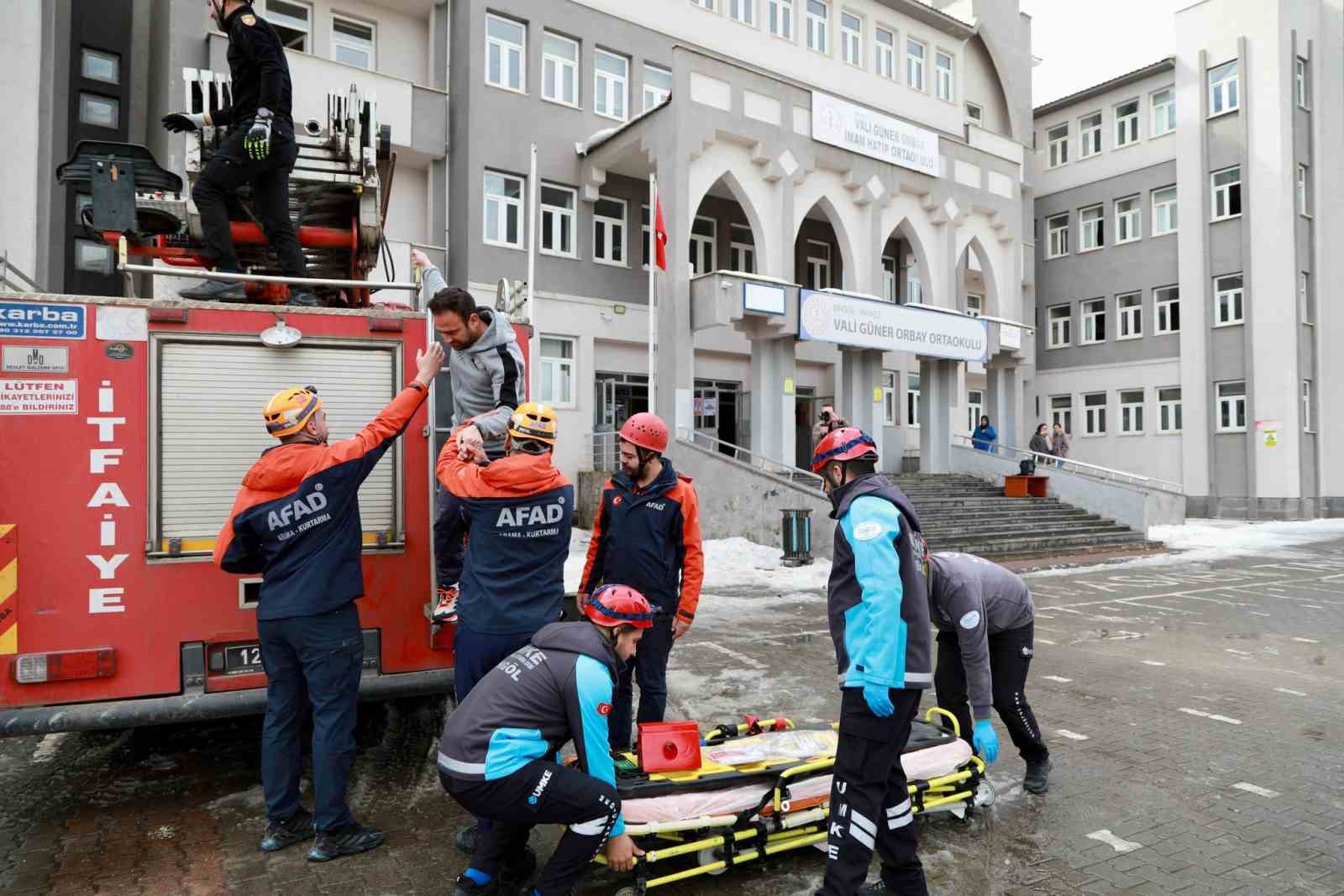 Bingöl’de öğrencilere deprem ve yangın tatbikatı
?v=1