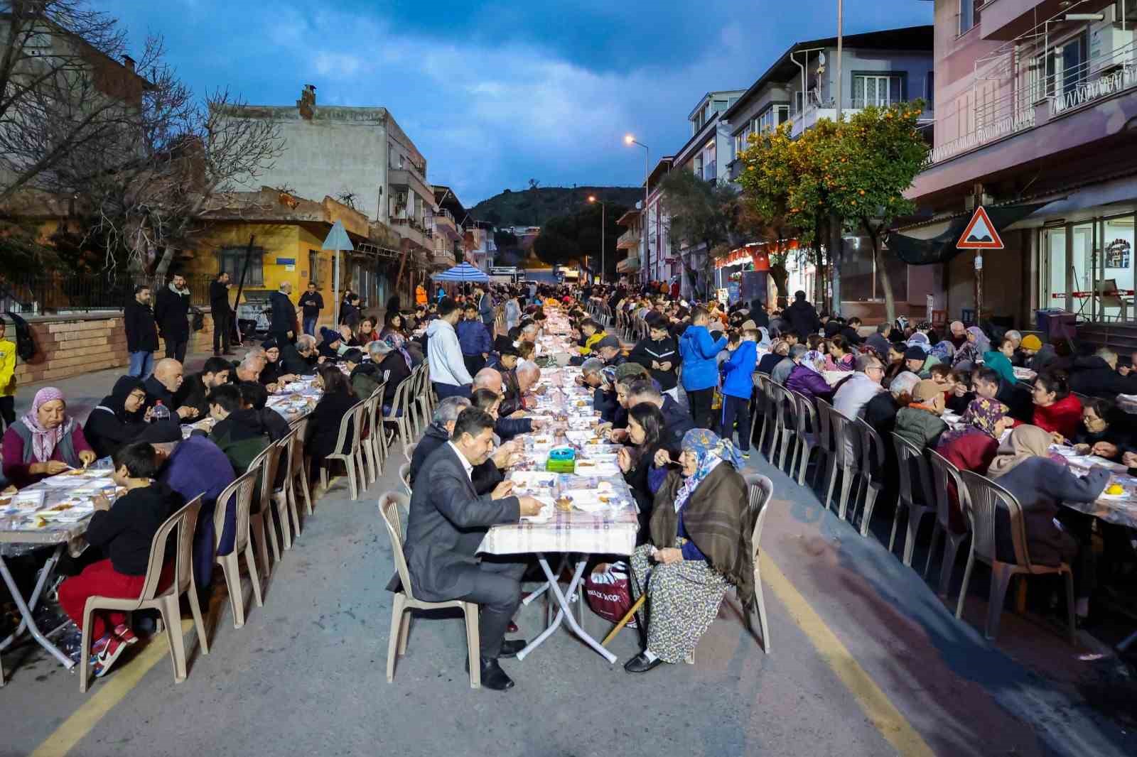 İlk 4 günde 5 binden fazla Efelerli iftar sofrasında buluştu
?v=1