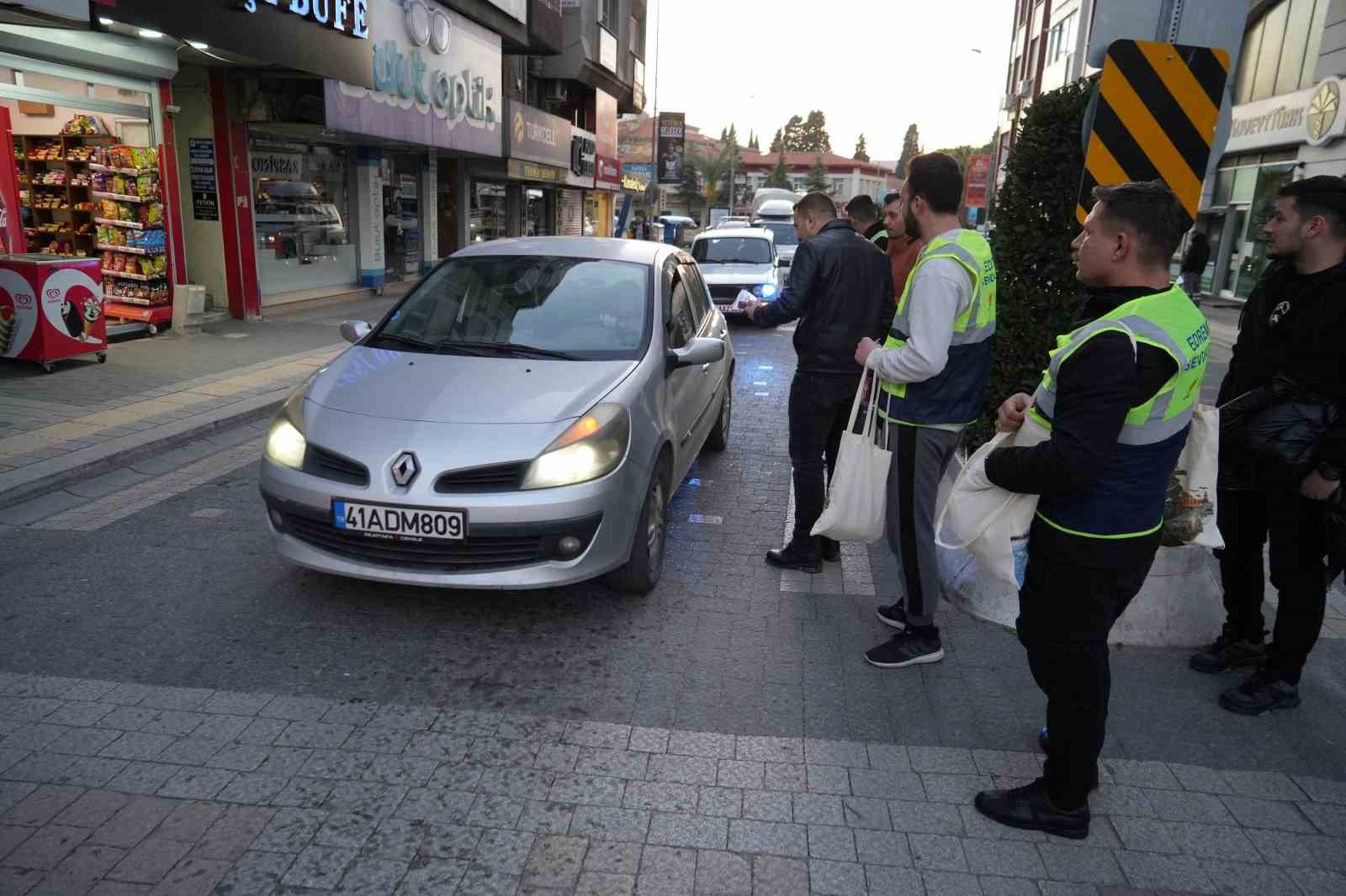 Gençlerden  İftara Beş Kala  etkinliği
