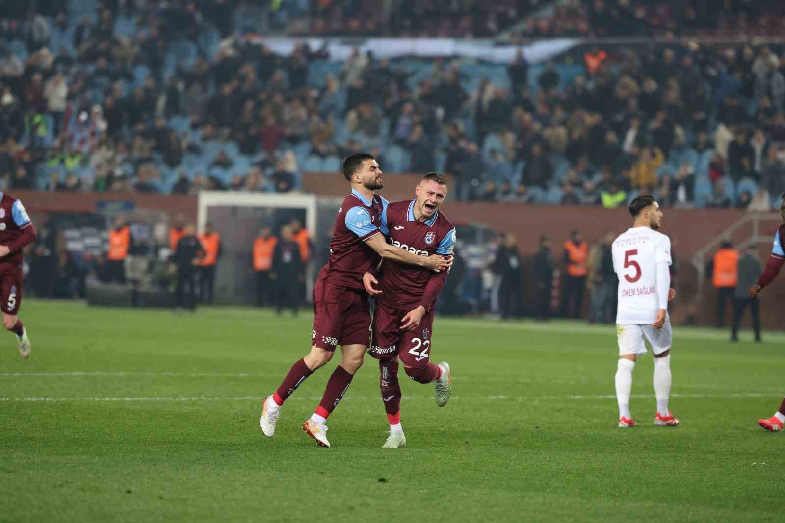 Trendyol Süper Lig: Trabzonspor: 1 - Atakaş Hatayspor: 1 (İlk yarı )
?v=1