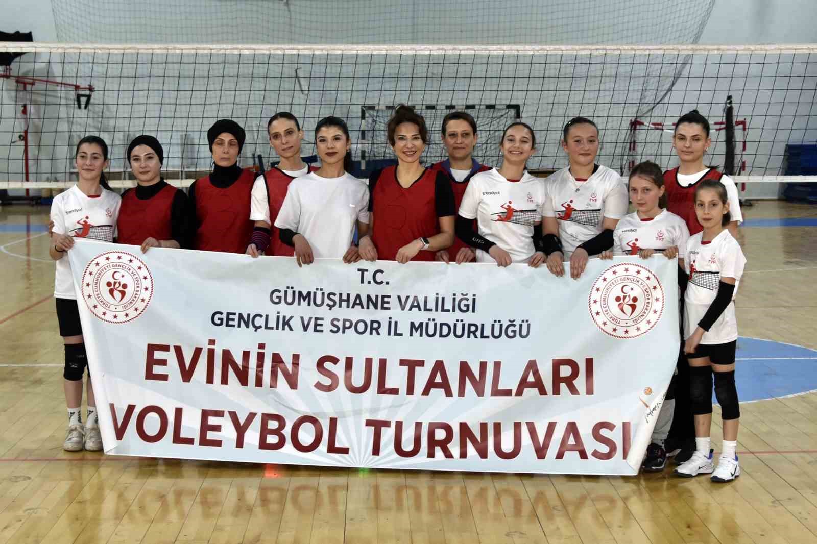 Gümüşhane’de anneler ve kızları voleybol maçında karşı karşıya geldi
?v=1