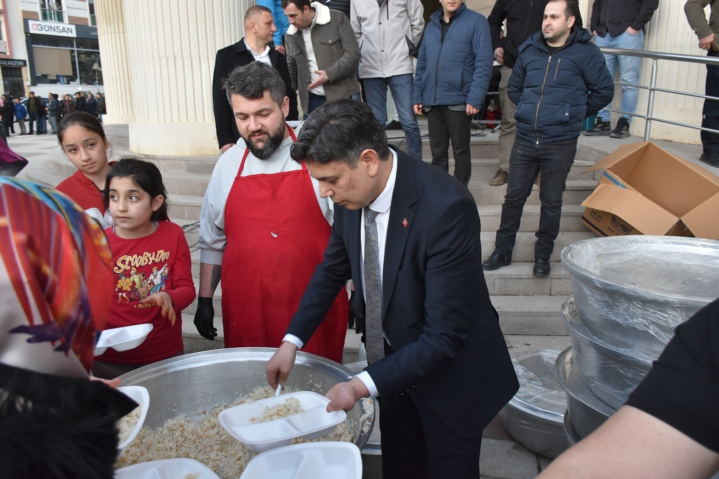 Söğüt Belediyesi’nin düzenlediği iftar yoğun ilgi gördü
?v=1