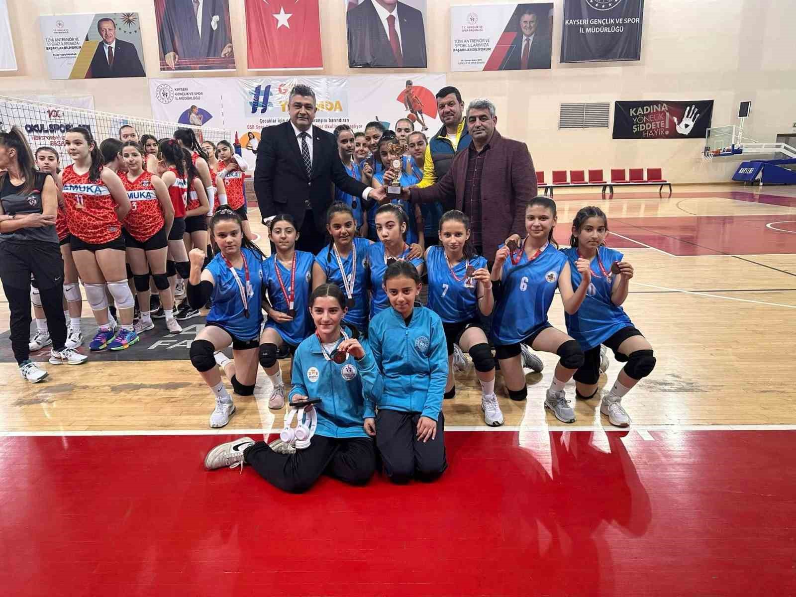 Tomarza Belediyespor kız voleybolda Kayseri 4.’sü oldu
?v=1