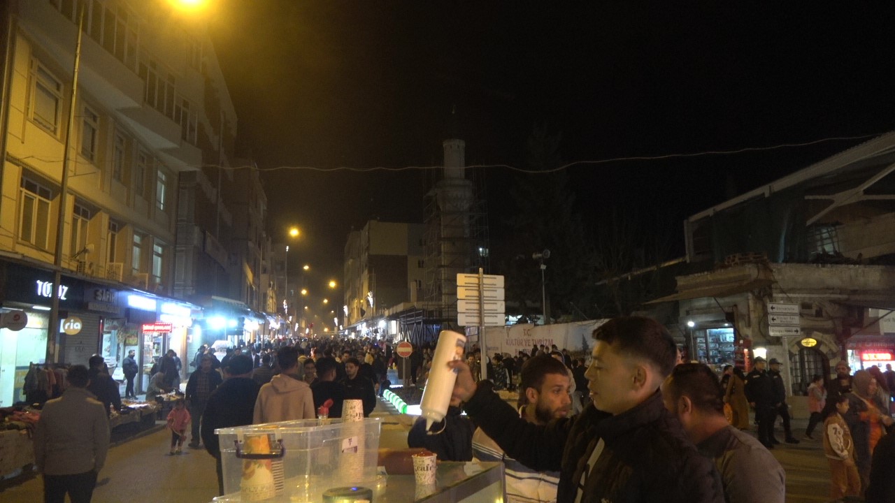 Kilis caddeleri iftar sonrası İstiklal Caddesi’ni aratmıyor
?v=1