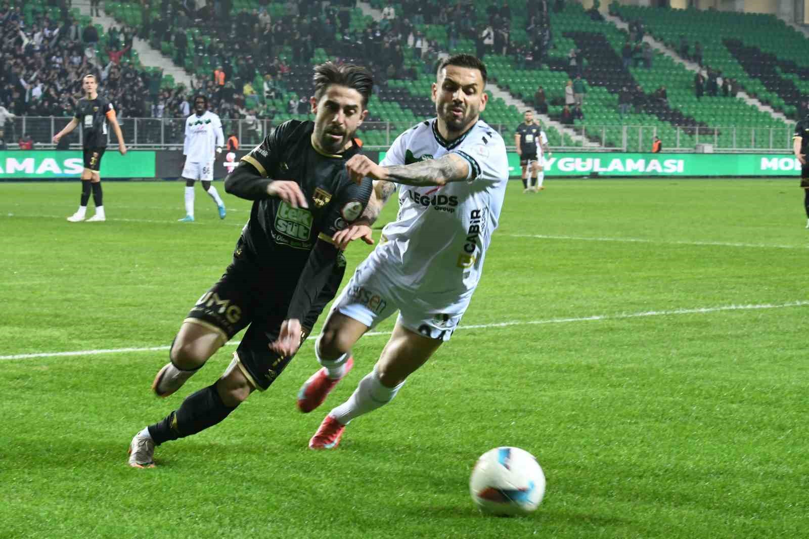 Trendyol 1. Lig: Sakaryaspor: 2 - Bandırmaspor: 2
?v=1