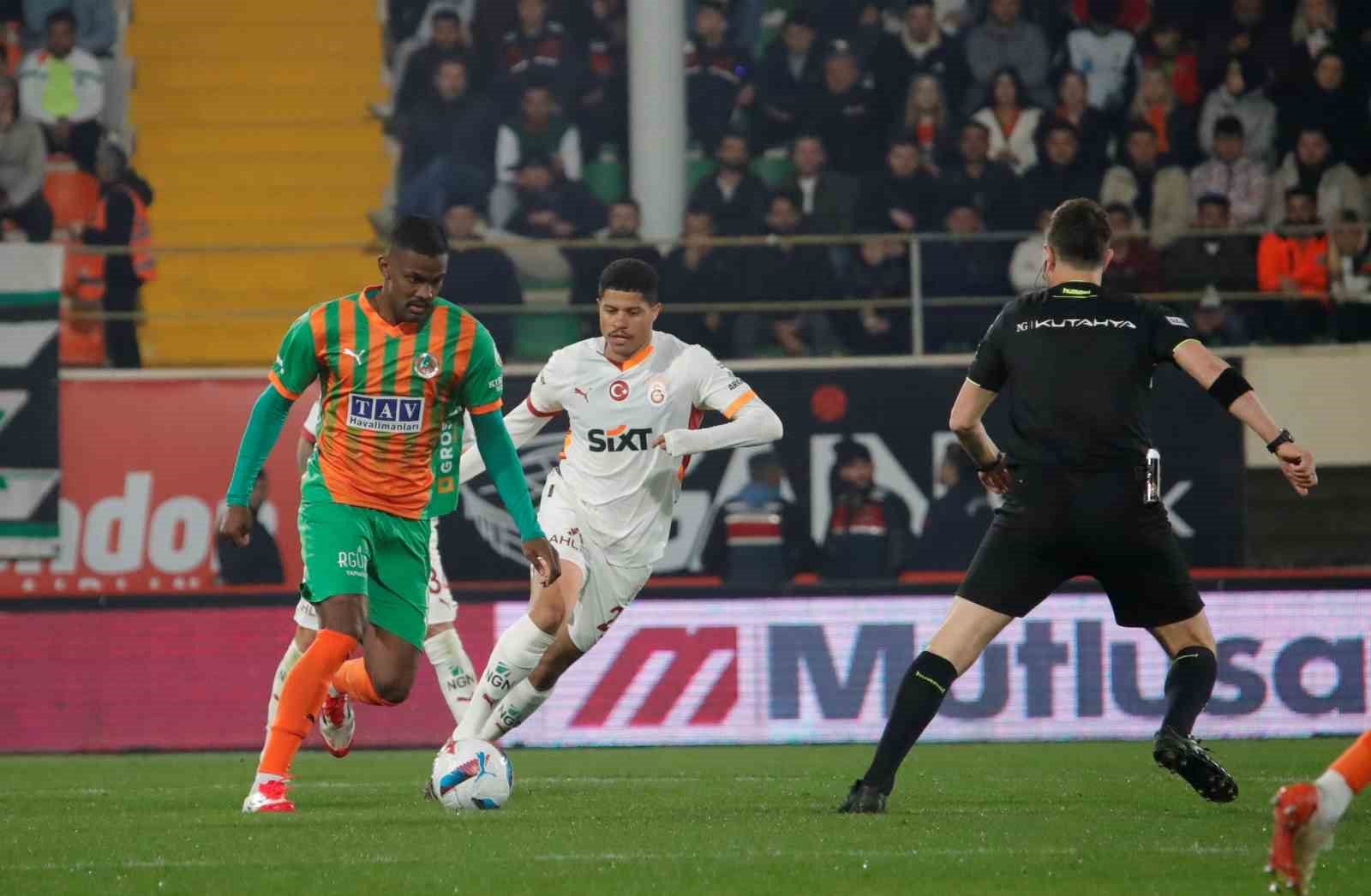 Trendyol Süper Lig: Corendon Alanyaspor: 1 - Galatasaray: 2 (Maç sonucu)
?v=1