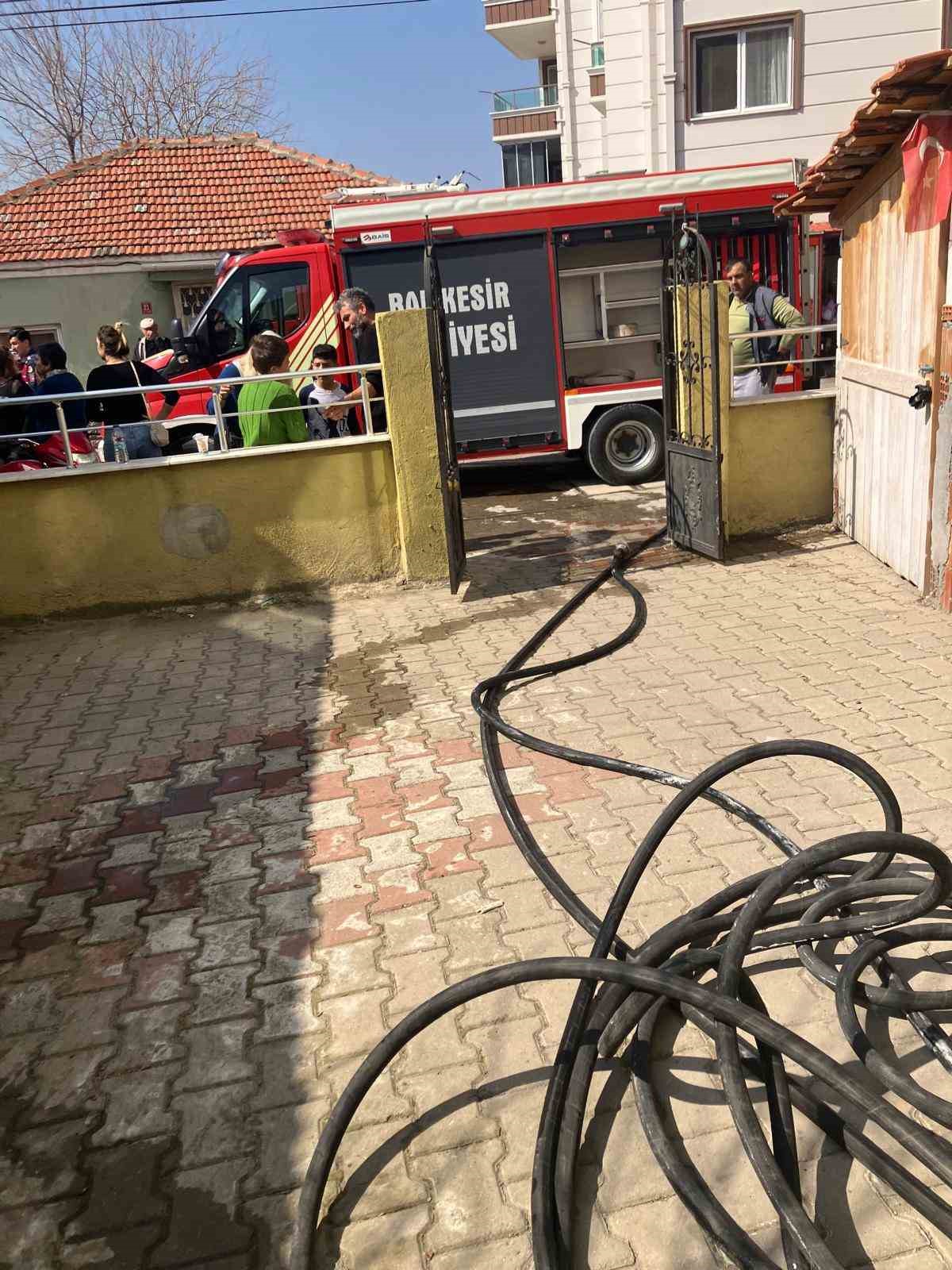 Ayvalık’ta ev yangını
?v=1