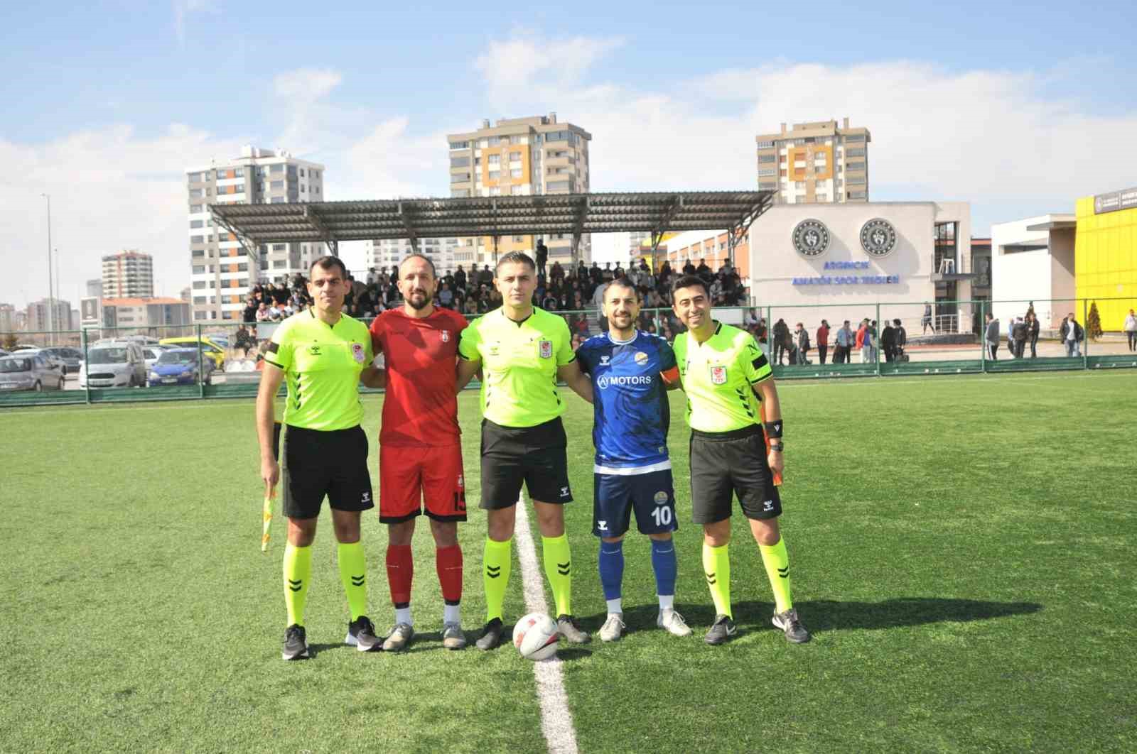 Kayseri Süper Amatör: Özvatanspor: 1 - Esen Metalspor: 4
?v=1