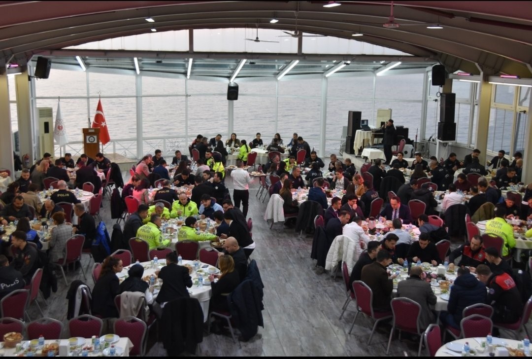 Zonguldak’ta Polisevinde iftar programı düzenlendi
?v=1