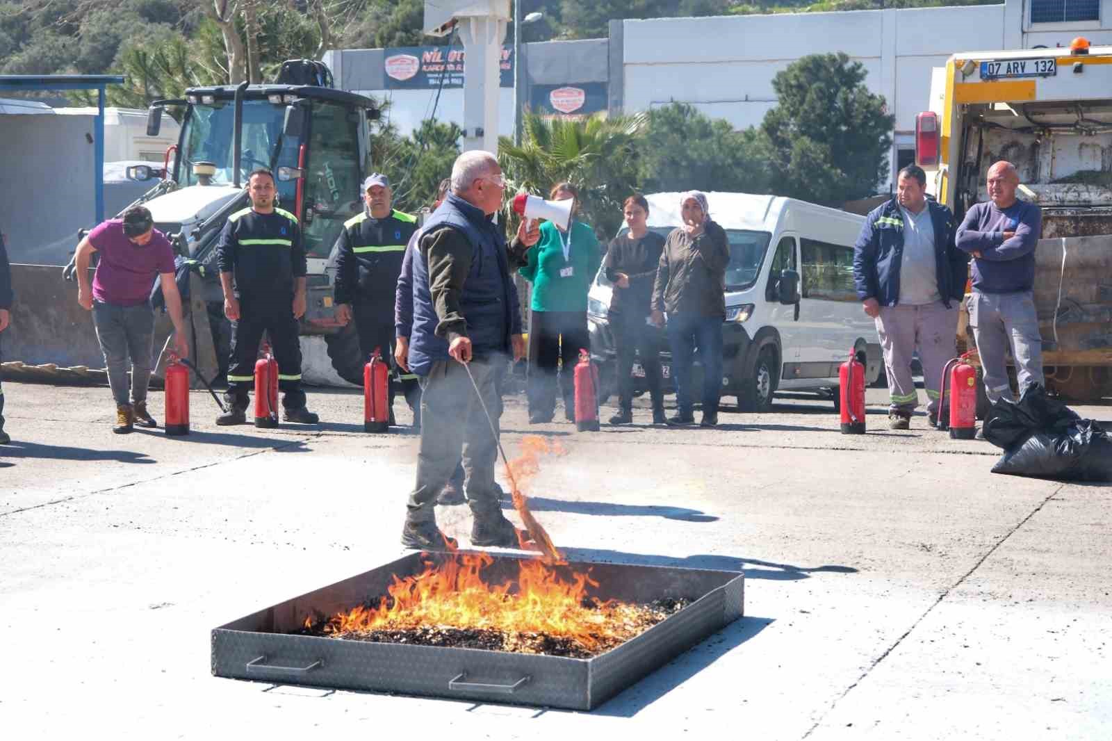 Bodrum Belediyesi personeline yangın eğitimi
?v=1