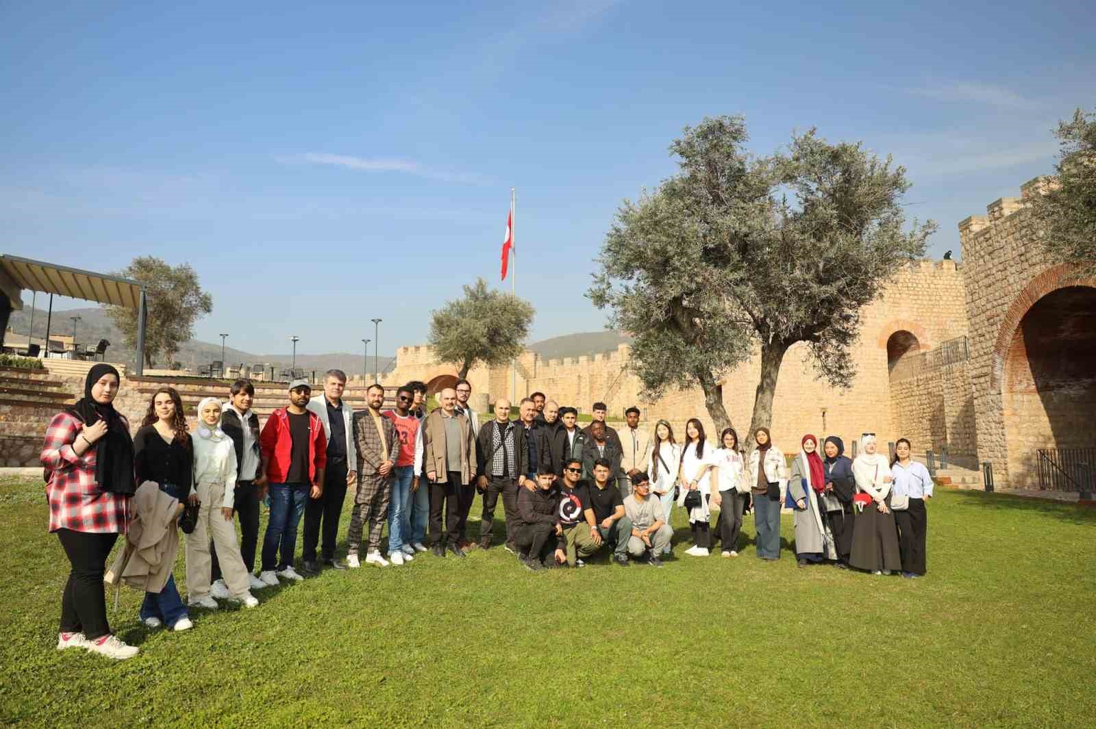 Yabancı öğrenciler Hereke Kalesi’ne hayran kaldı
?v=1