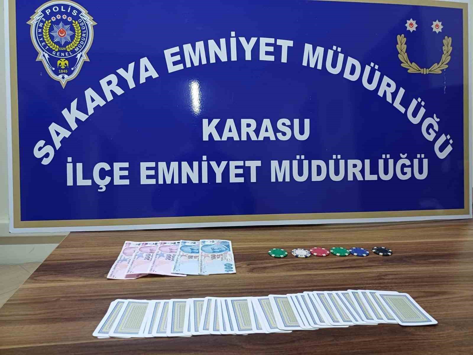 Sakarya’da kumar operasyonu: 3 işyeri faaliyetten men edildi
?v=1