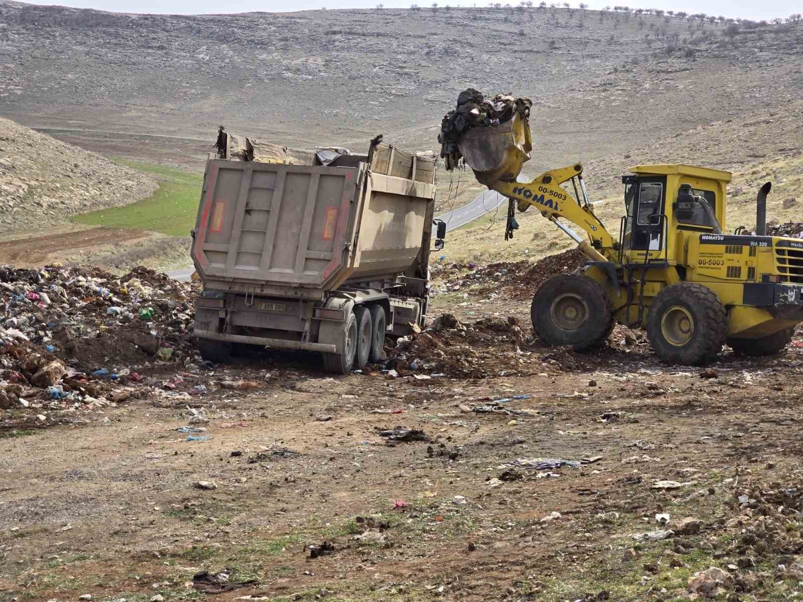 Mardin Büyükşehir Belediyesi, Nusaybin Belediyesinin yapmadığı çöp temizliğini üstlendi
?v=1