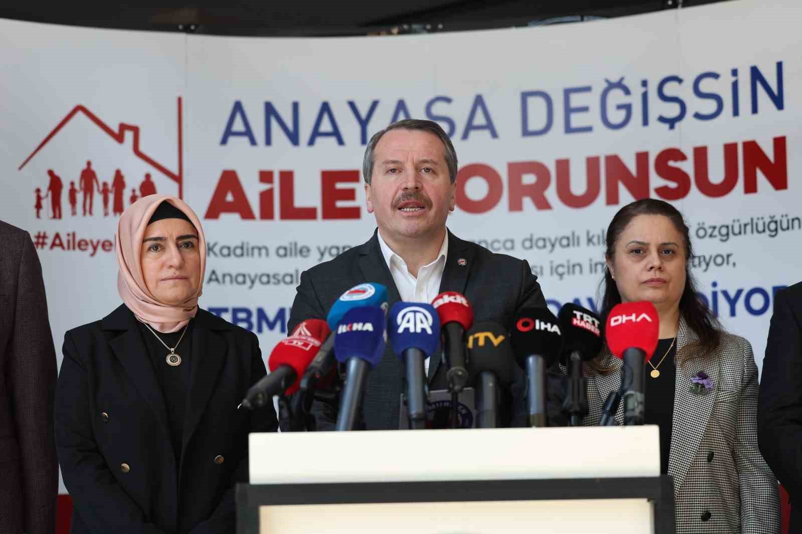 Memur-Sen Genel Başkanı Yalçın:  Anayasa’ya ‘aile, kadın ve erkekten oluşur’ cümlesi eklenmeli 
?v=1