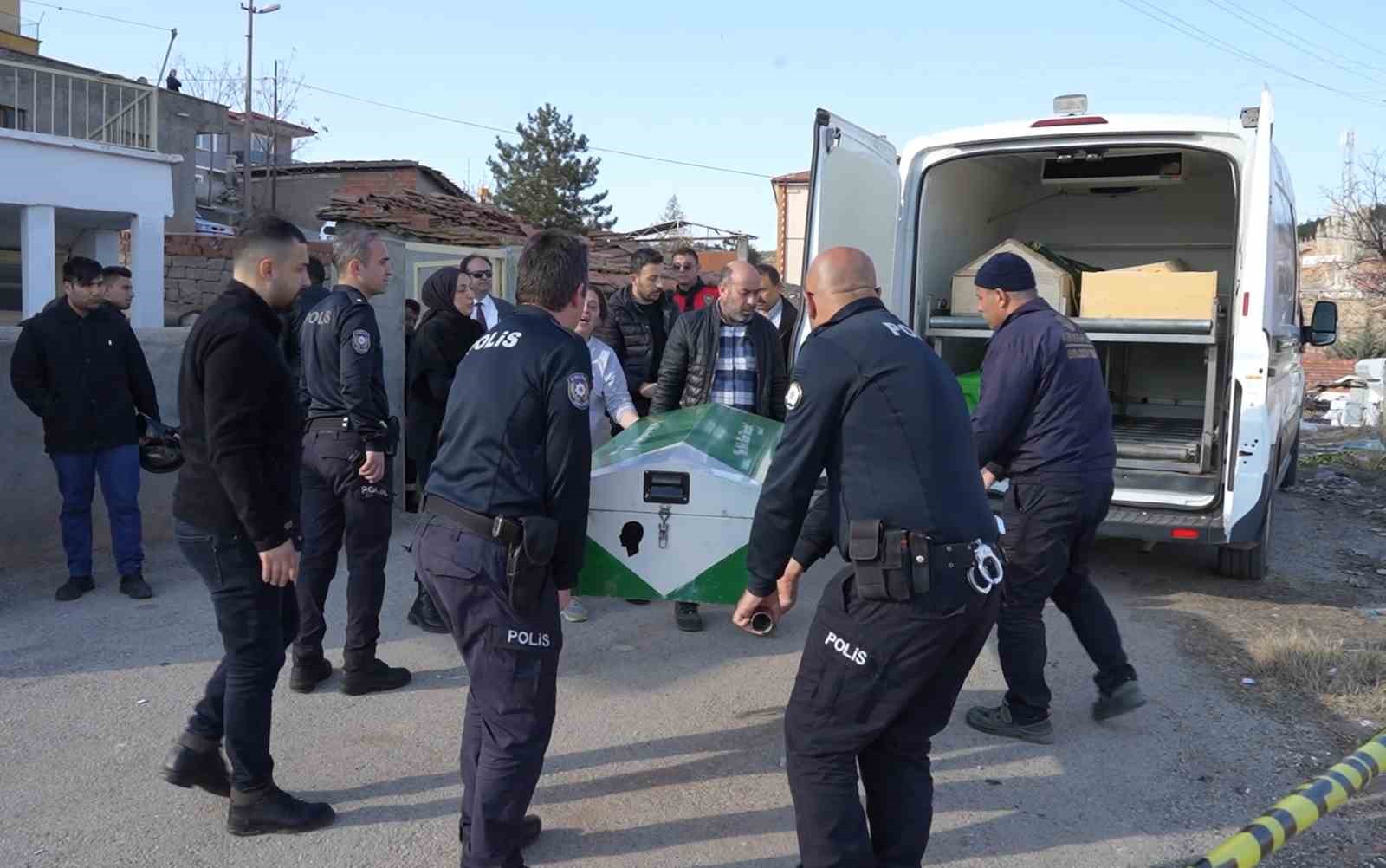 Kırıkkale’de şofben faciası: Gazdan zehirlenen baba ve kızı hayatını kaybetti
?v=1