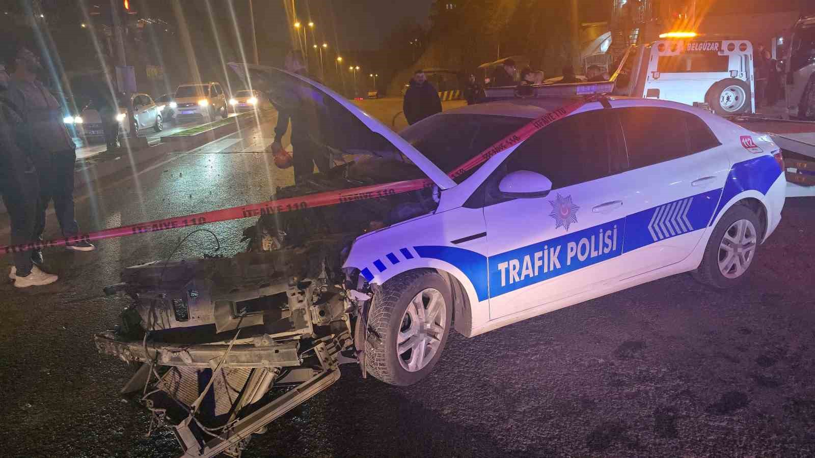 Zonguldak’ta kavşaktaki kazaya biri polis otosu üç araç karıştı: 2’si polis 4 yaralı
?v=1