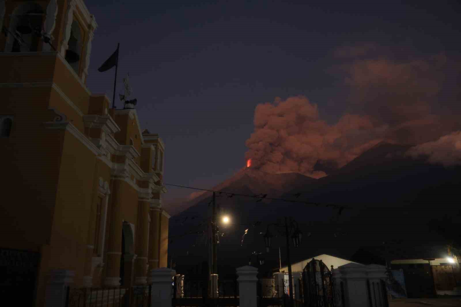 Guatemala’daki Fuego Yanardağı’nda patlama meydana geldi
?v=1