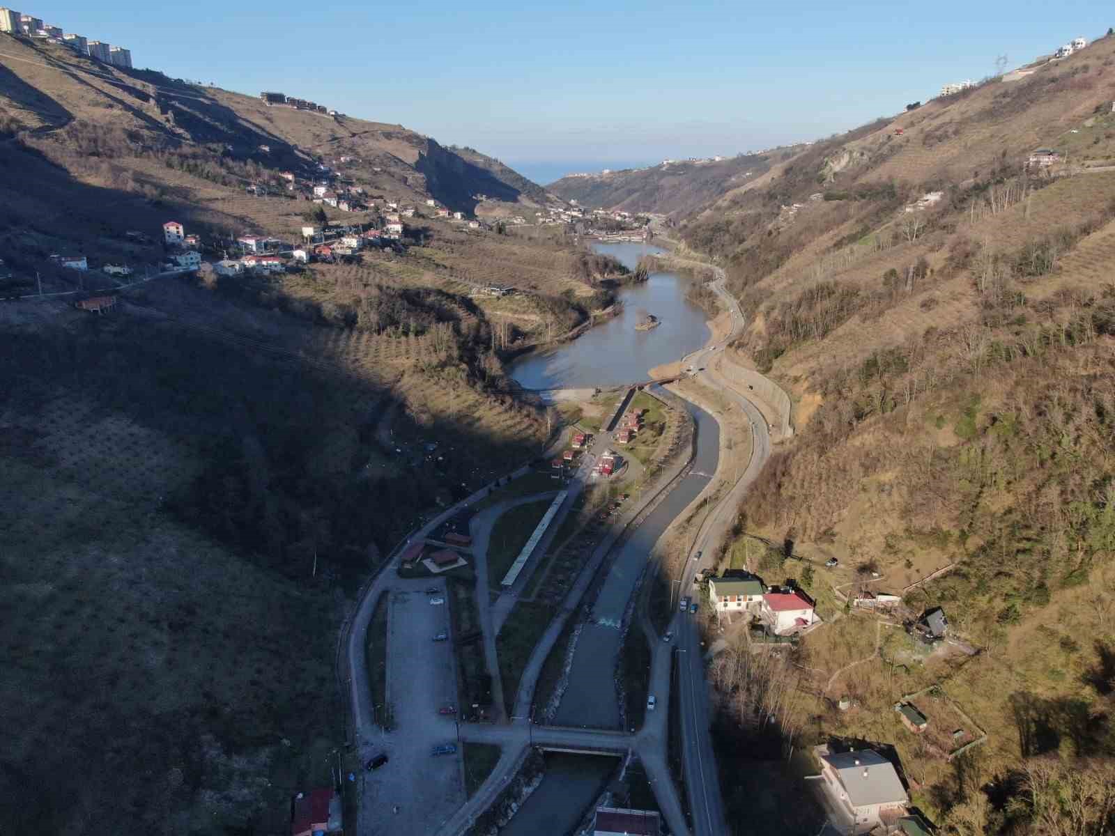 Sera Gölü’nde balçık temizleme çalışmaları tamamlandı, suyunun berraklaşması için beklemeye geçildi
?v=1