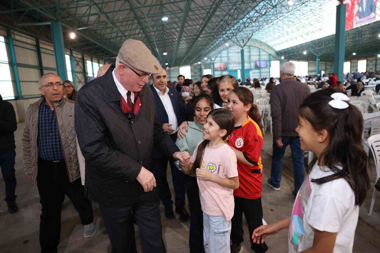 Başkan Kurt 75’inci Yıl Mahallesi’ndeki iftarda binlerce vatandaşla buluştu
?v=1