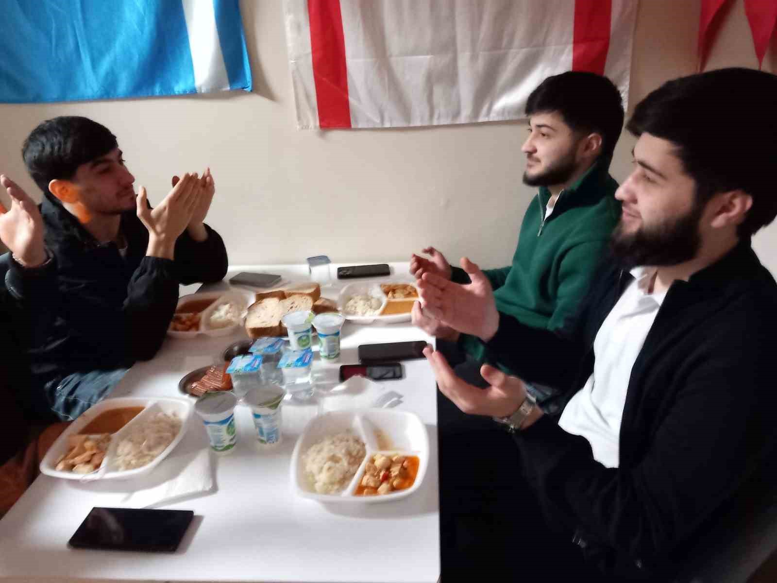 Eskişehir’de okuyan Türk Dünyası öğrencileri iftarda buluştu
?v=1