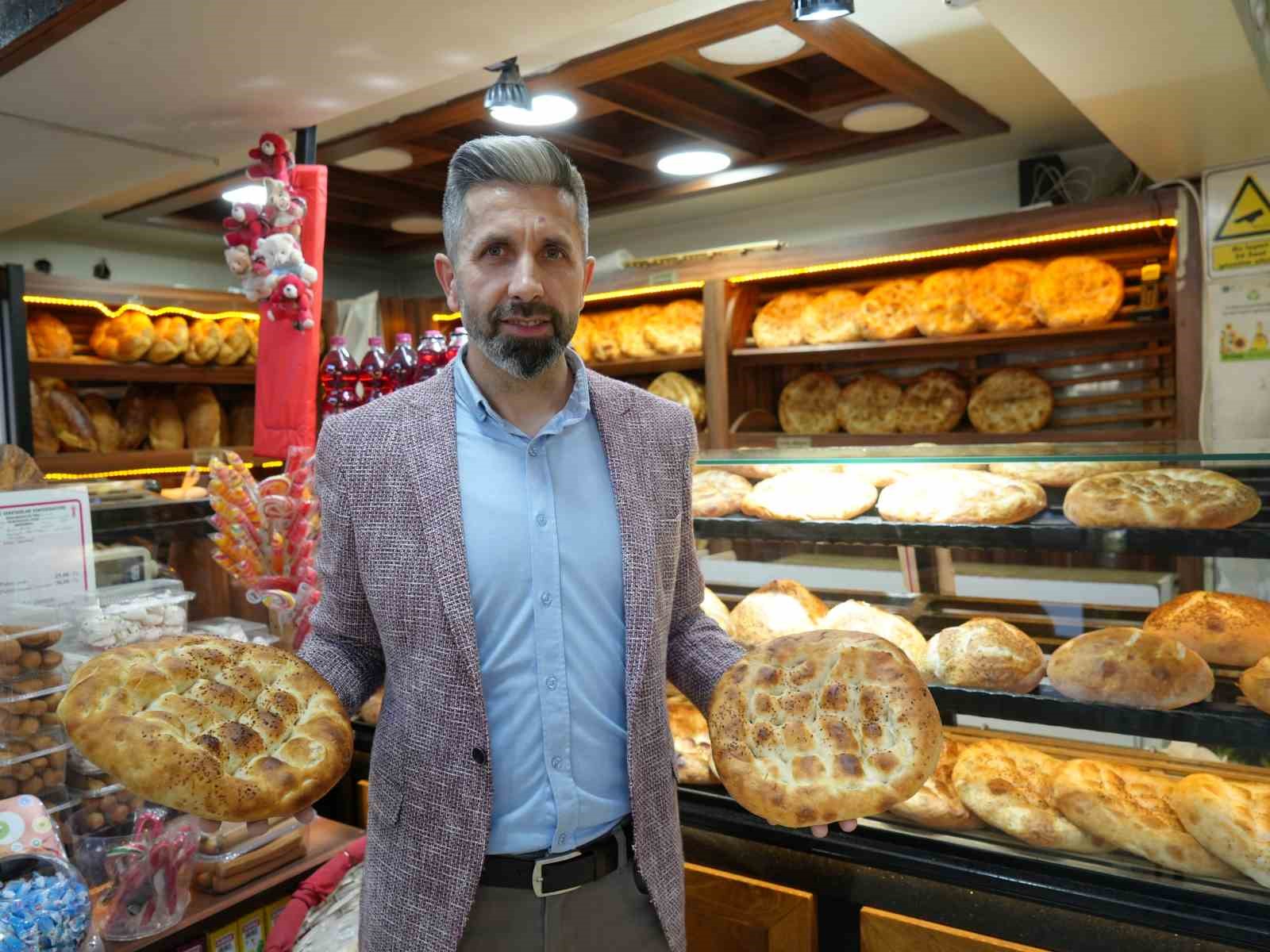 Kastamonu’da 3 metrelik Ramazan pidesi 600 liraya satıldı
?v=1