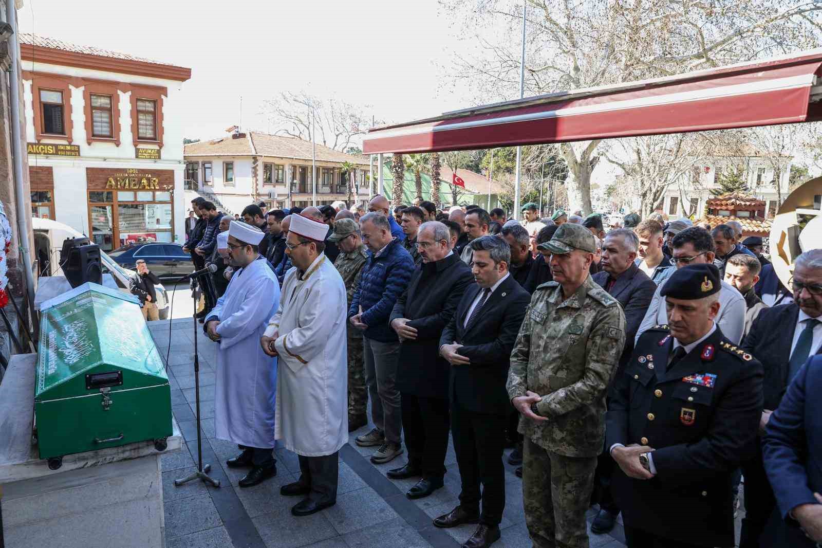 Tümgeneral Mehmet Özeren’in babası Orhan Özeren’in cenazesi Çanakkale’de defnedildi
?v=1