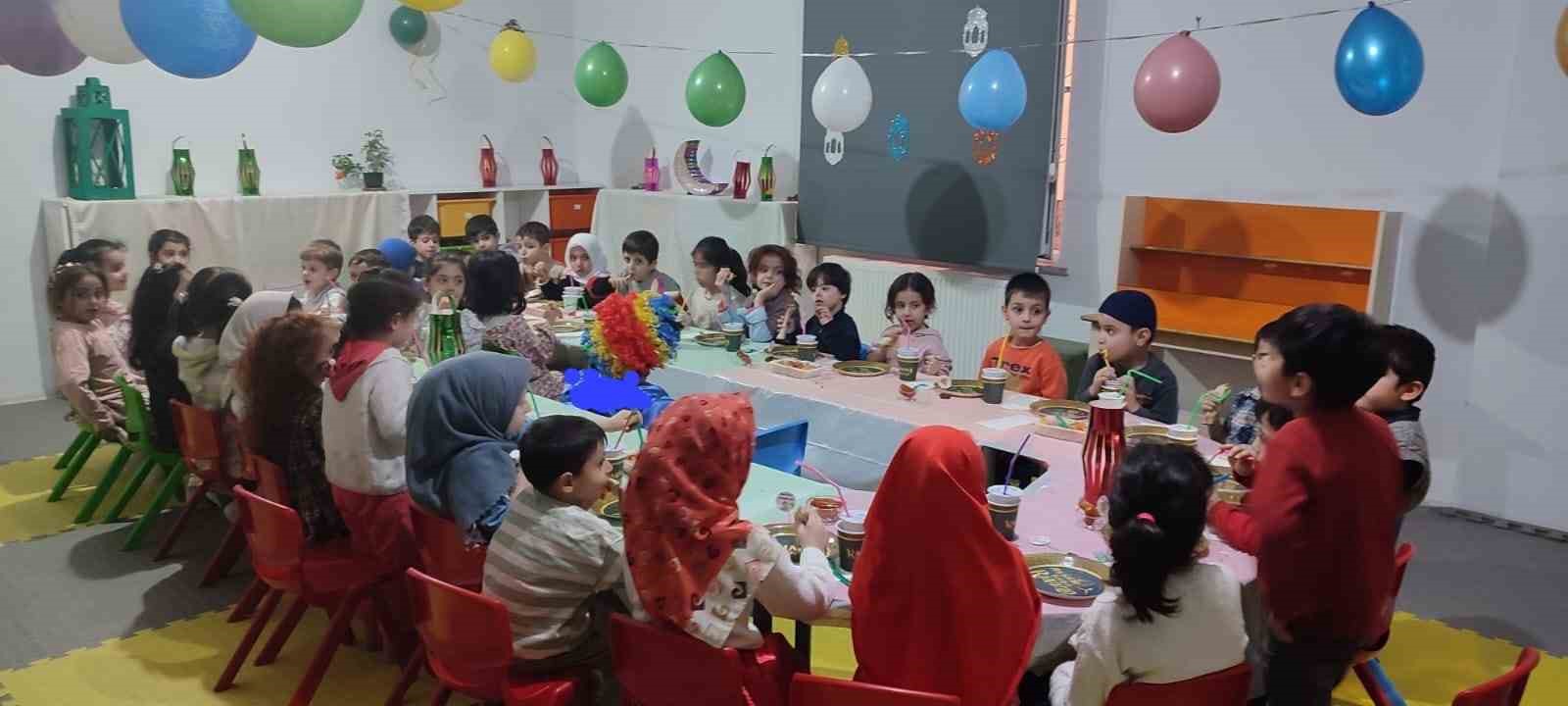 Tatvan’da minikler iftar sofrasında buluştu
