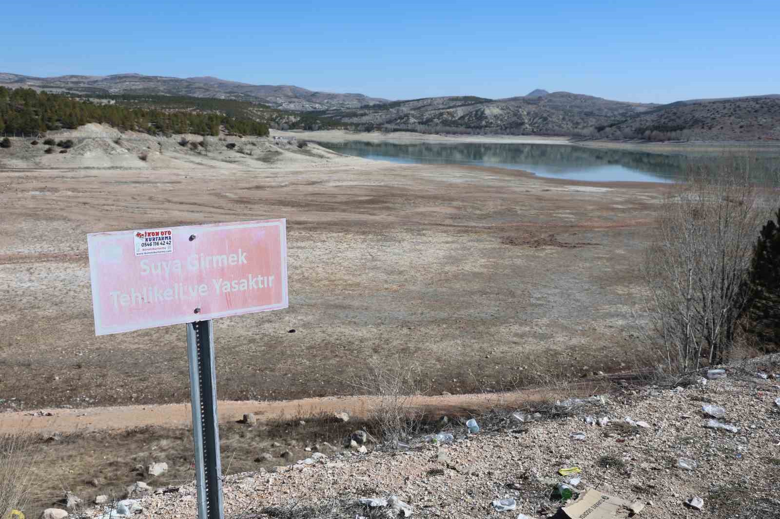 Konya’da barajlarda su seviyesi düştü, tasarrufa dikkat
?v=1