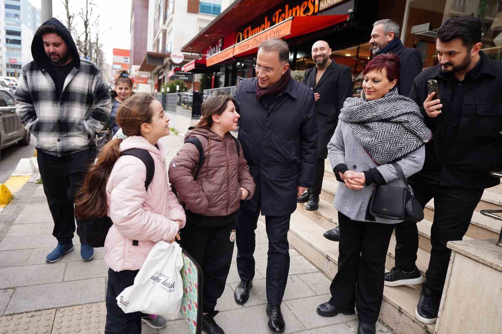 Beylikdüzü Belediye Başkanı Mehmet Murat Çalık vatandaşlarla bir araya geldi
?v=1