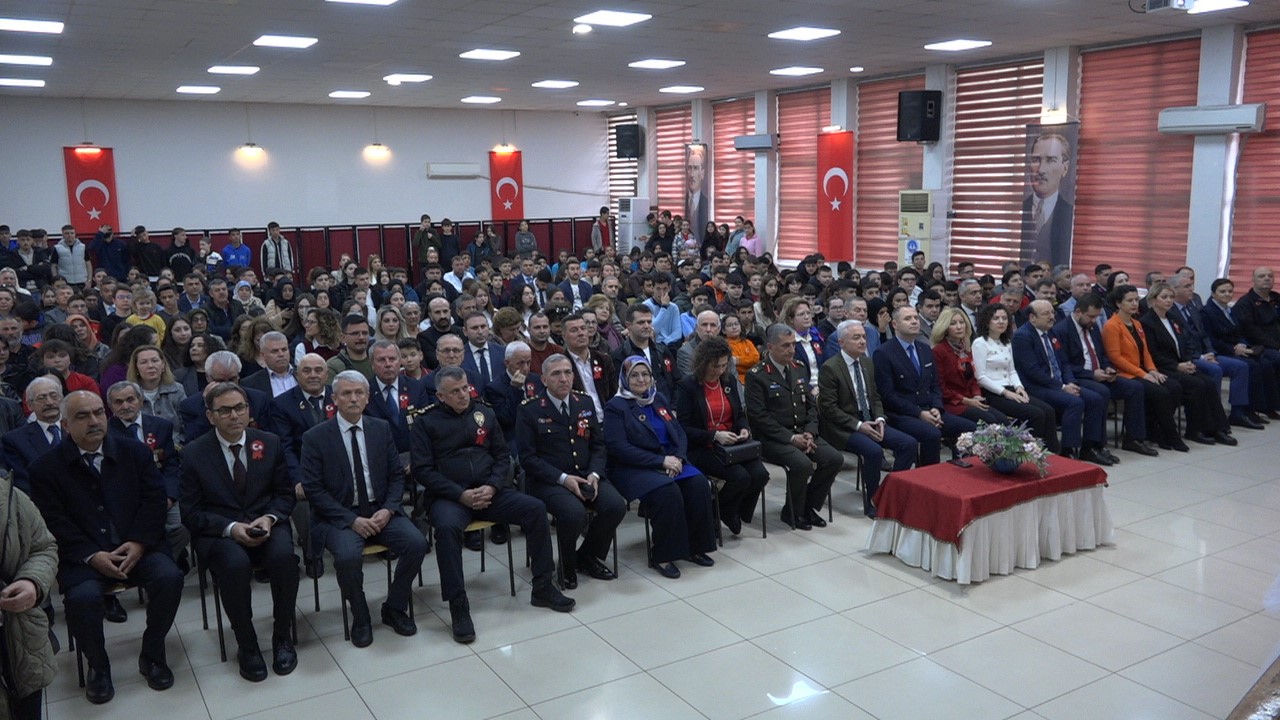 Kırklareli’nde İstiklal Marşı’nın kabulü ve Akif’i anma programı düzenledi
?v=1