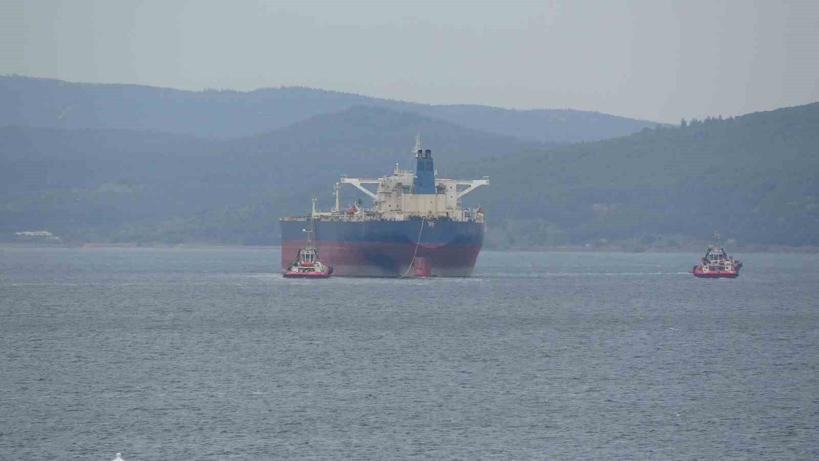 Tersane bakımına götürülen 274 metrelik tanker Çanakkale Boğazı’ndan yedeklenerek geçti
?v=1