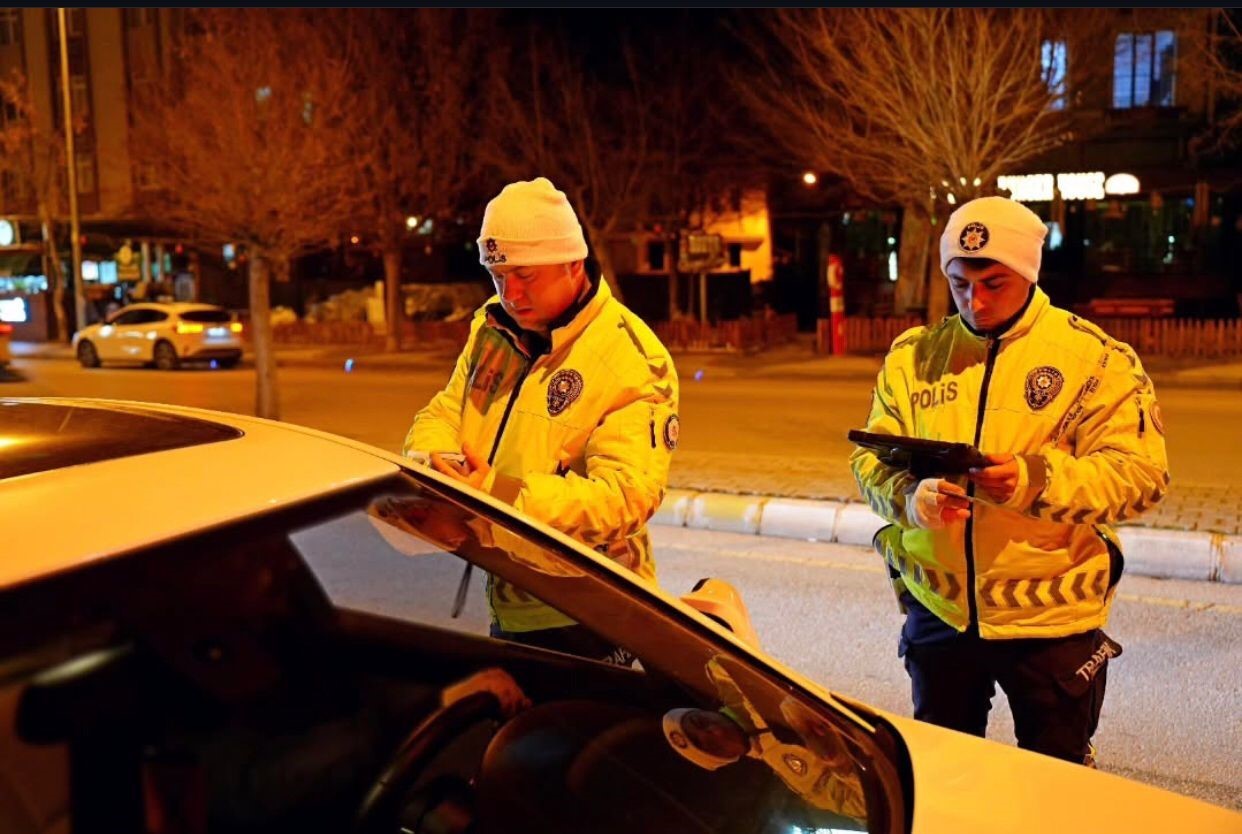 Isparta’da 1 saatte 10 araç ve sürüsüne idari para cezası kesildi
?v=1