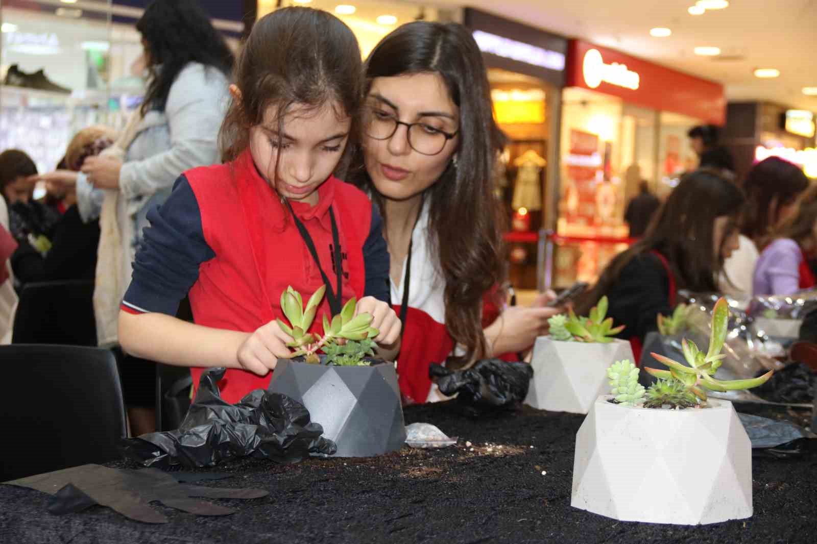 Espark Alışveriş Merkezi’nde  Sukulent Çiçek Etkinliği 
?v=1